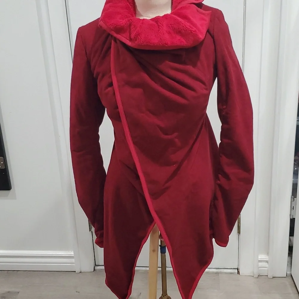 Lululemon Presence of Mind Red Fleece Wrap size 6 NWT